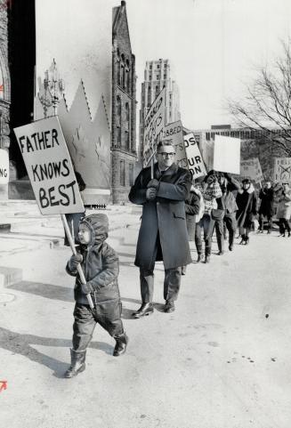 Don guards march to save their union, Protesting takeover of Don jail by the provincial government, about 100 jail guards today staged Queen's Park pr(...)