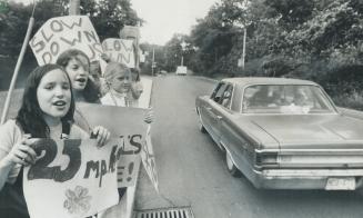 Junior Protesters Want Cars To Slow Down, Waving signs and yelling at motorists to slow down, a group of 15 girls stood for more than an hour on the s(...)