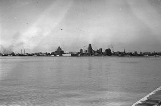 Toronto Harbour 1954, looking northwest from Eastern gap