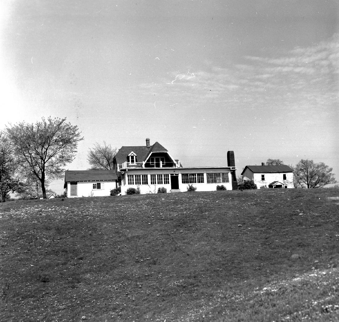 Humber Valley Golf Club, Dillon Avenue, east side, north of The Queensway, club house