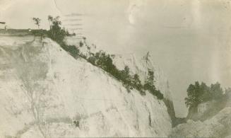 Black and white picture of white cliffs.