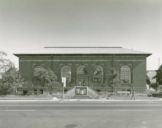 Picture of Bloor Gladstone library looking south with 4 lanes of Bloor Street at forefront. 
