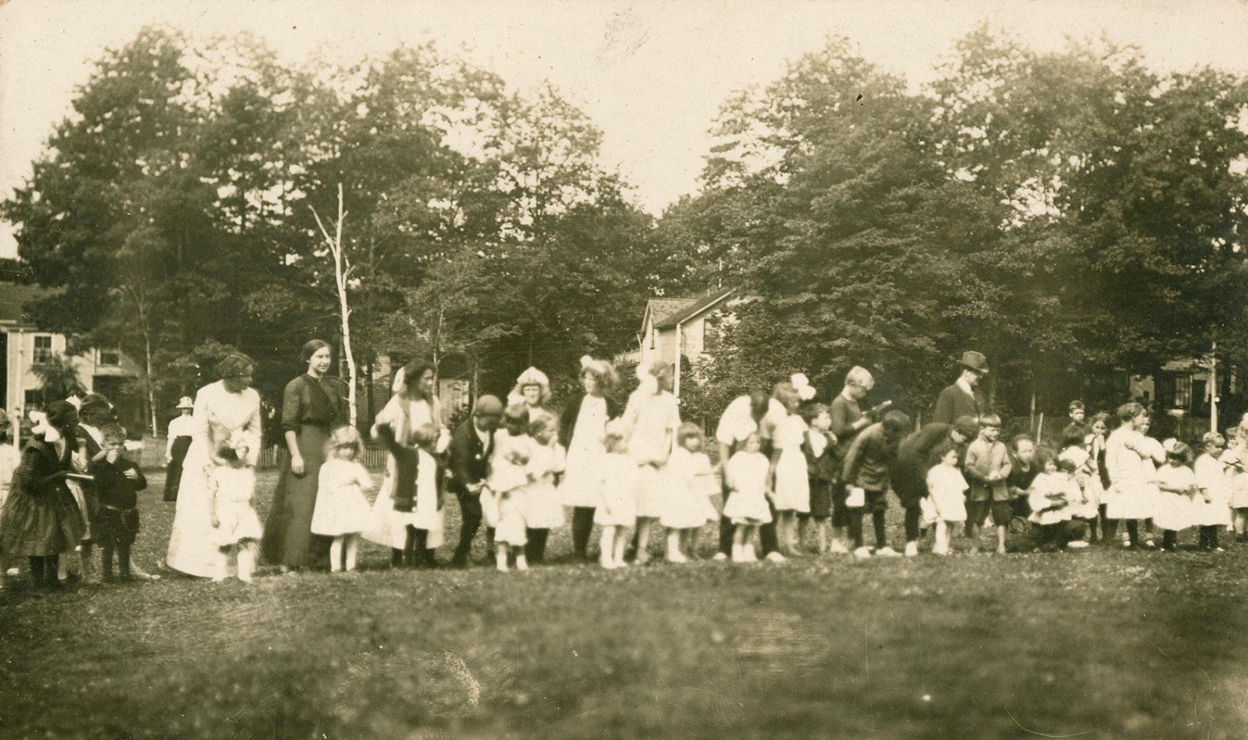 Civic Holiday Race - Kew Gardens about 1911