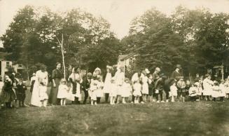 Civic Holiday Race - Kew Gardens about 1911