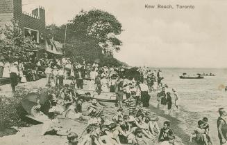 Black and white photograph picture of a crowded beach beside a body of water.
