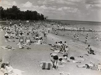 Picture of crowded beach.