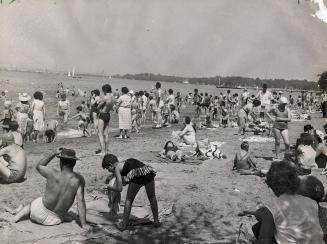 Picture of crowded beach.