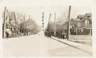 Picture of wide street with houses on both sides. 