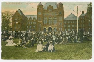 Colorized photograph of a large crowd sitting on the lawn in front a huge Richardsonian Romanes ...