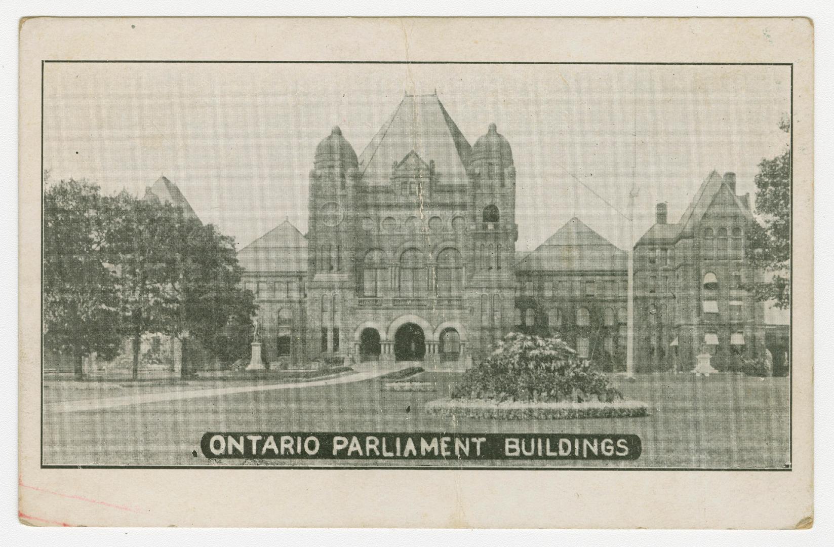 Black and white photograph of a large government building in the Ricardsonian Romanesque style.