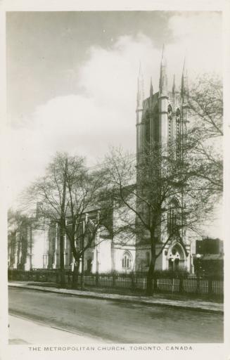 B/W postcard depicting a photo of the exterior of the Metropolitan Church with caption, "The Me ...