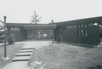 Picture of one storey library building. 