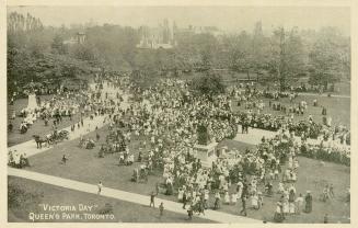 Black and white photograph of a huge crowd congregating in a park.