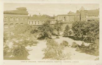 Black and white photograph of large public buildings.