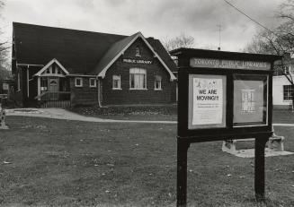 Picture of library building and sign out front saying library is moving.