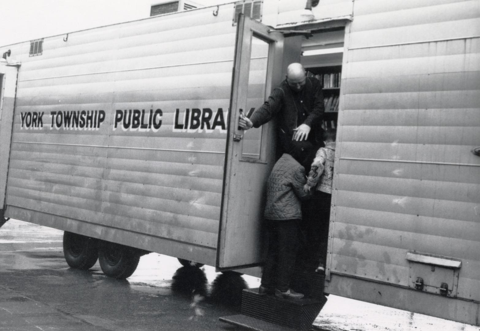 Picture of a bookmobile