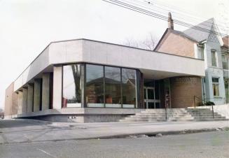 Picture of one storey library building.