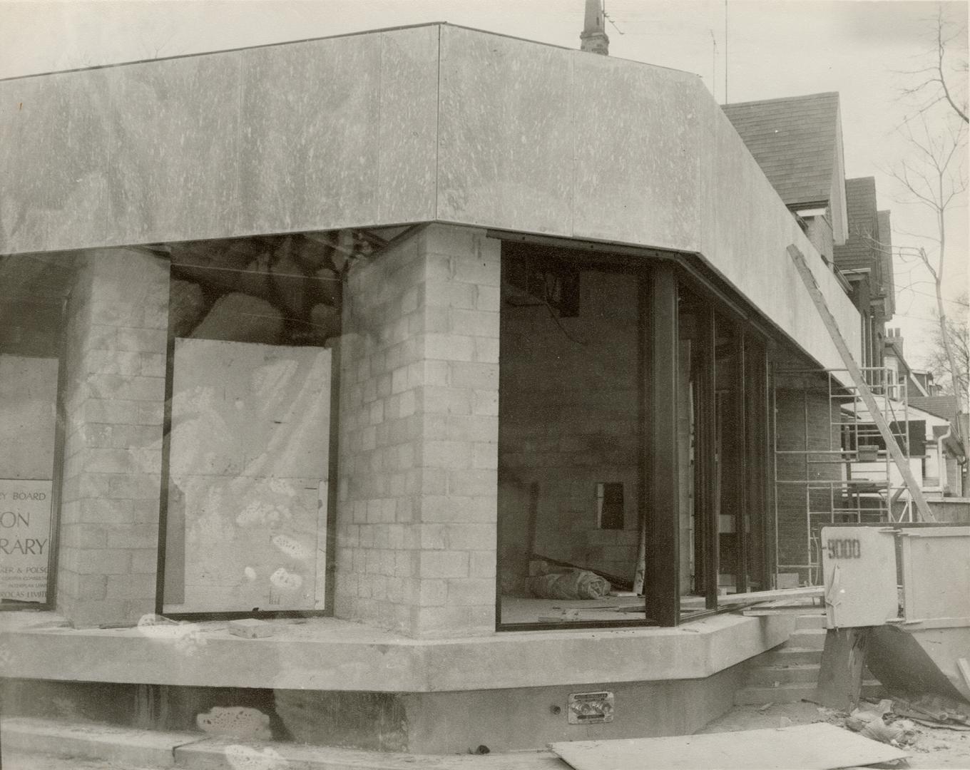 Picture of a one storey library under construction. 